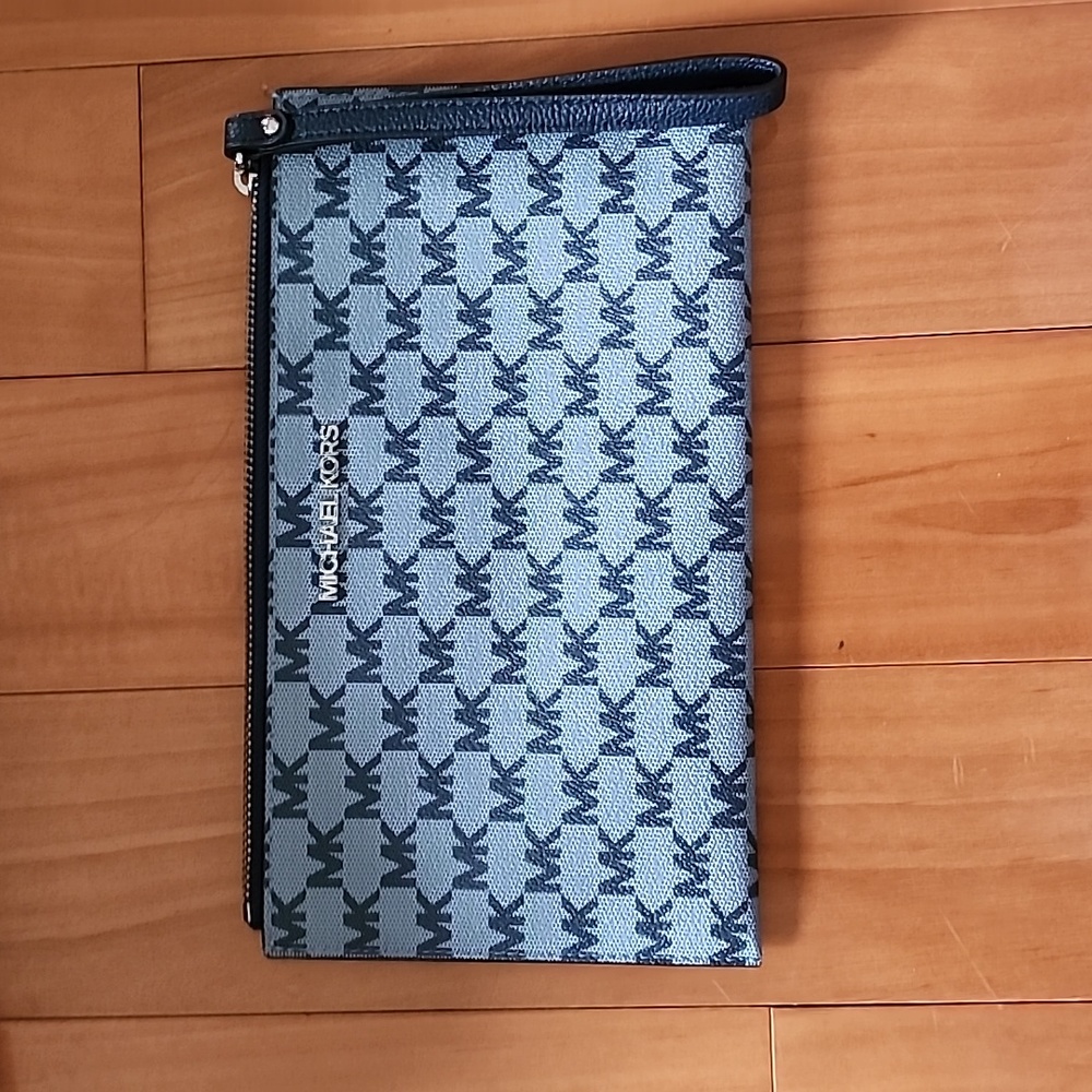 Wristlet MK